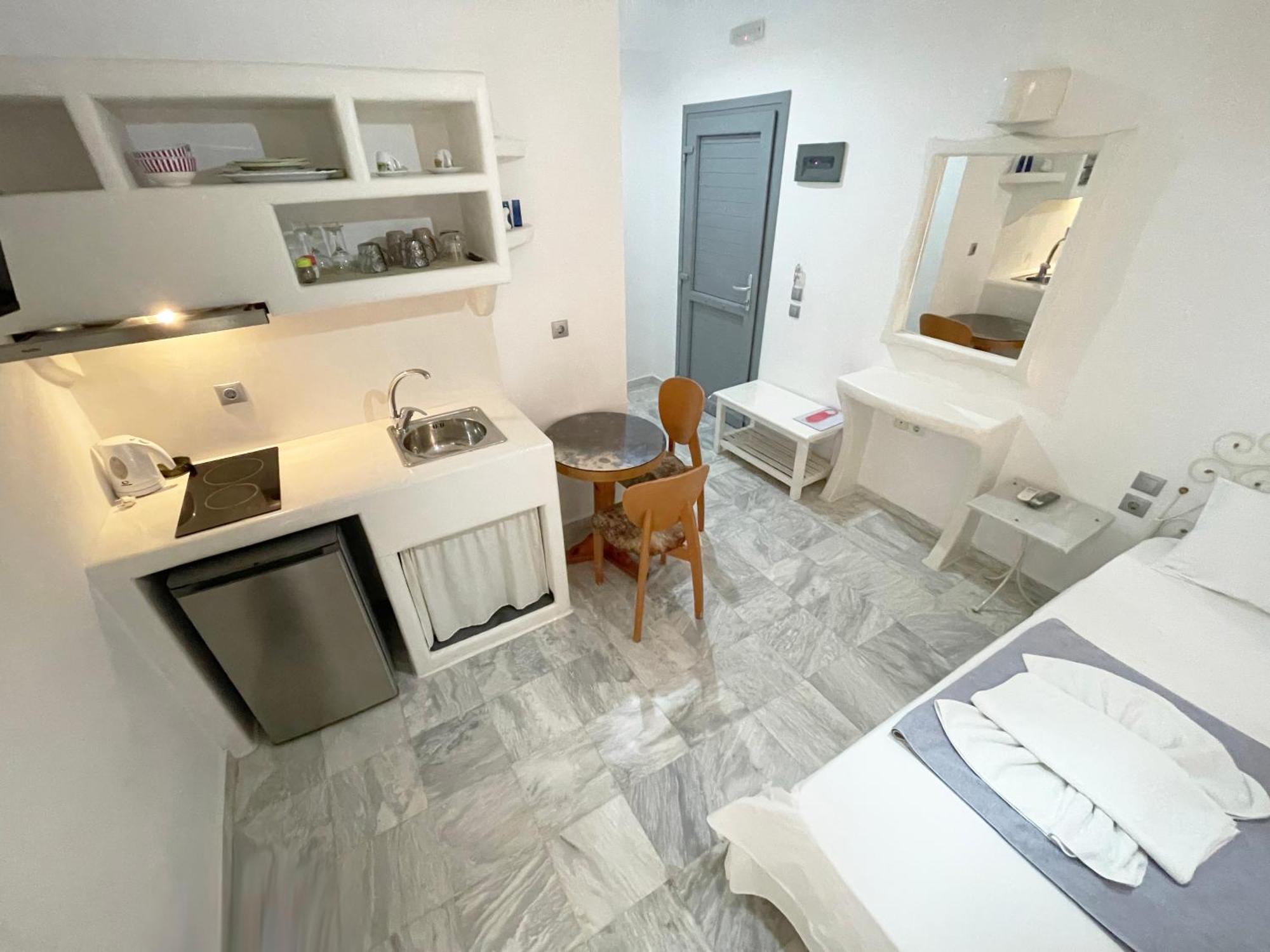 Argo-Milos Adamantas Exterior photo